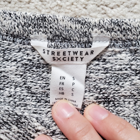 Cropped Tanks - Picture 4 of 4